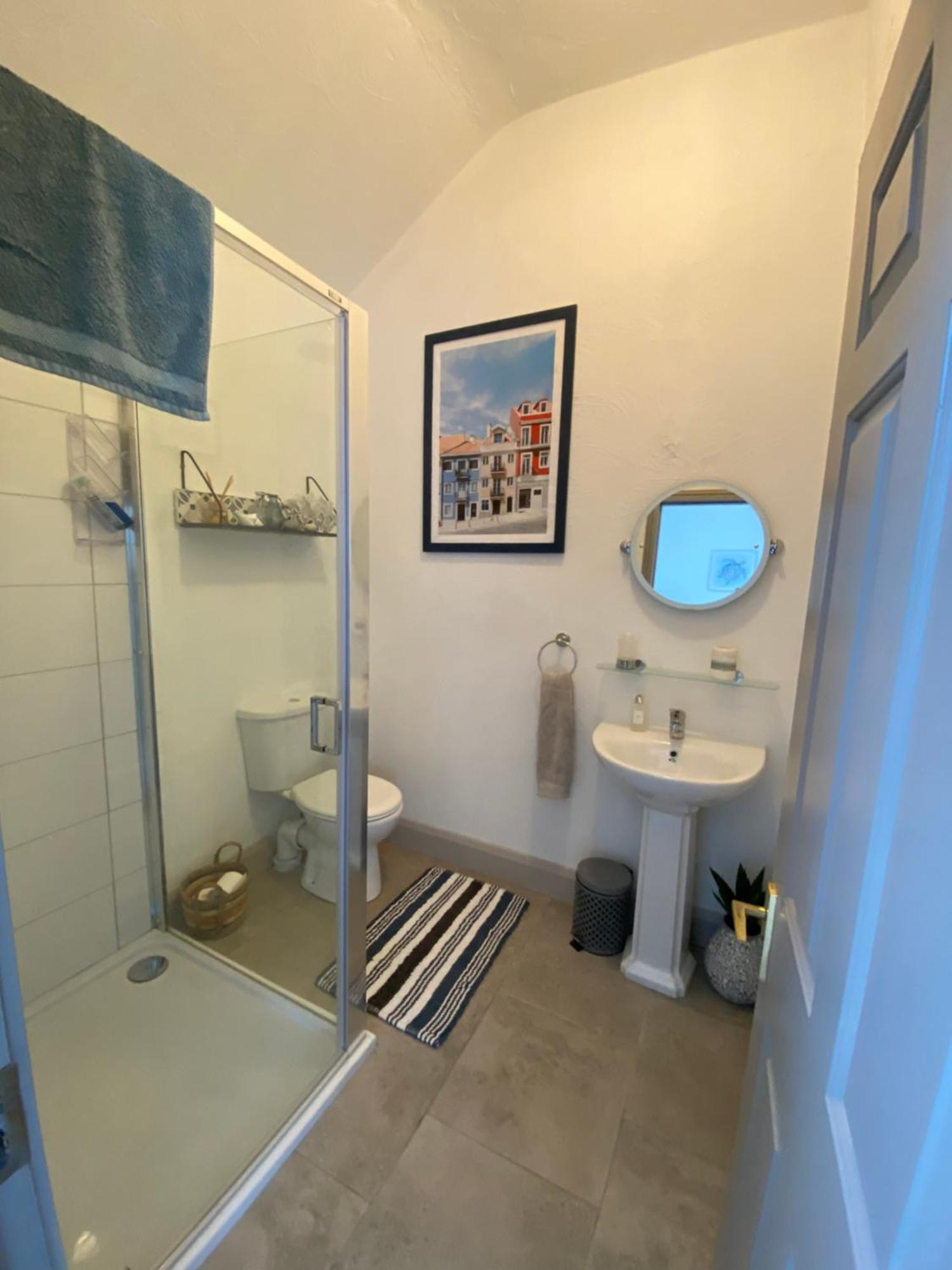Sanctuary Lodge 科克 外观 照片